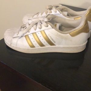 Addidas white and gold sneakers. SZ 7